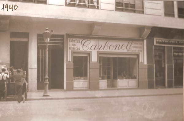 Abanicos Carbonell by null