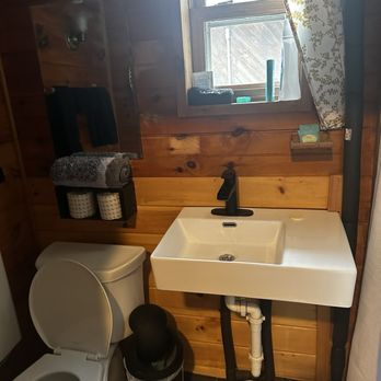 Pine Crest Motel & Cabins - Hotels Near Me - Barton, Vermont