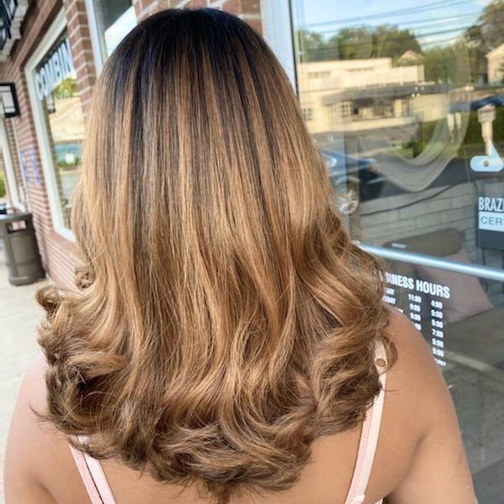 Salon 469 - Golden Blonde highlights - Hair Salons Near Me - Greenwich, Connecticut