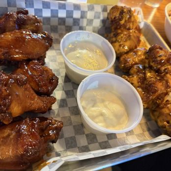 Flying Pig - Wings gochujang and boom boom garlic - Brewpubs Near Me - Everett, Washington