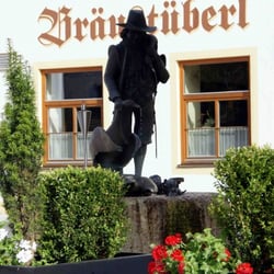 Bräustueberl Schierling - Gänshängerbrunnen vor dem Bräustüberl, am Biergarten