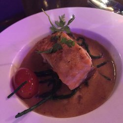 Merlijn Bowling & Bistro - Salmon with sauce
