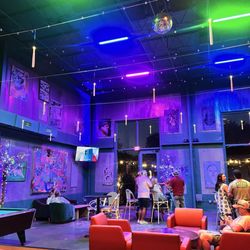 Ice Box Bar - Indoor lighting and decor