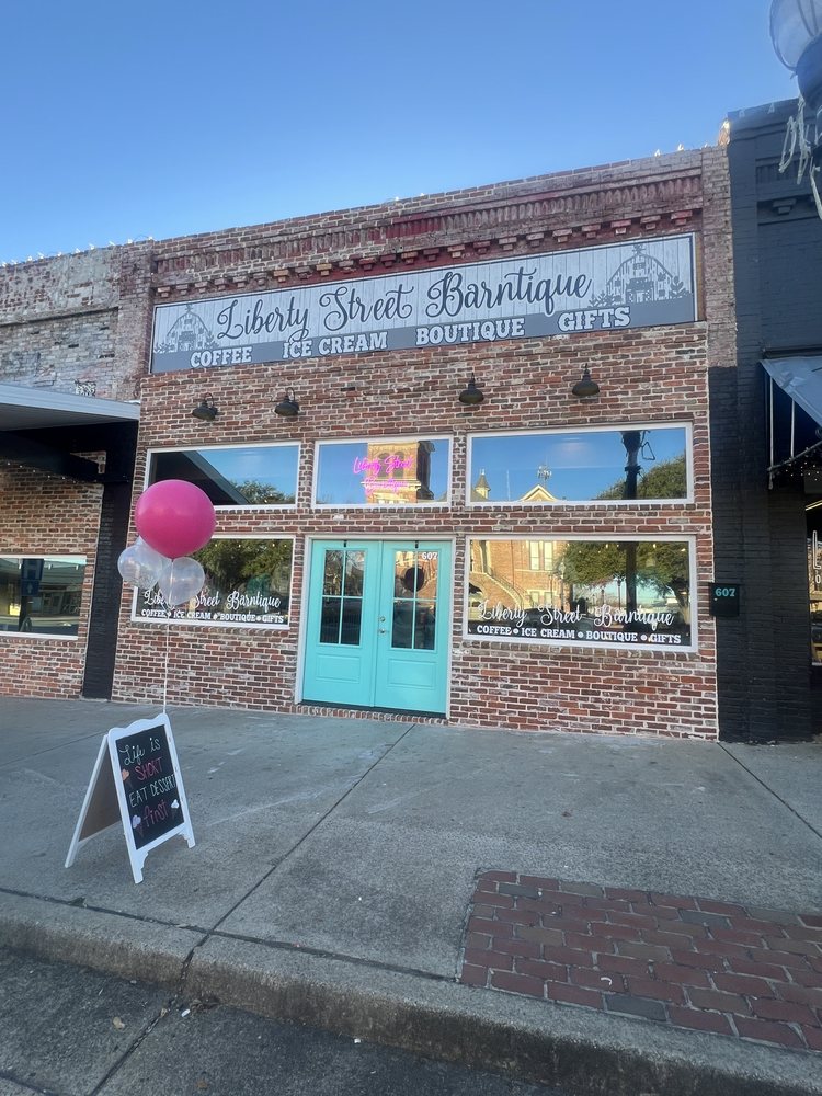 Liberty Street Barntique Logo