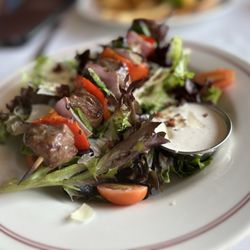 Superior Seafood & Oyster Bar - Loooved the Steak Kabob Salad!!