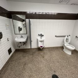 Safeway - 5/1/25 FYI. Men's room.