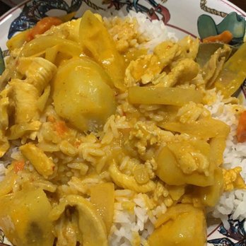 Salatip - Yellow chicken curry, white rice - Thai Near Me - Lancaster, California Salatip - Yellow chicken curry, white rice - Thai Near Me - Lancaster, California