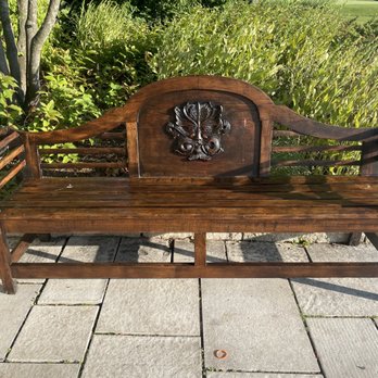 Whistling Straits Restaurant - a wooden bench in a garden - American Near Me - Sheboygan, Wisconsin