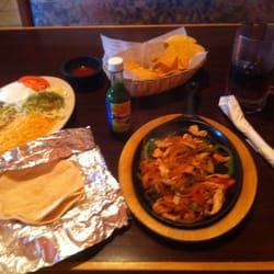 El Puente Family Mexican Restaurant - Fajitas.