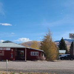 Jan's Cafe & Cabins
