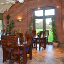 Powderham Farm Shop Tea & Coffee Shop - Spotless and pleasant.