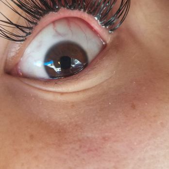 Unique Threading Salon & Spa - Way more glue than needed, please stay away from here. My eyes are irritated and itchy. - Eyelash Service Near Me - San Fernando, California
