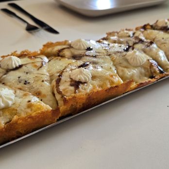 Moonrise Pizza - Wine Bars Near Me - Amador City, California