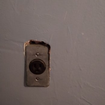 Delaware Court Motel - Electrical outlet does not cover hole in wall. - Hotels Near Me - Fleischmanns, New York Delaware Court Motel - Electrical outlet does not cover hole in wall. - Hotels Near Me - Fleischmanns, New York