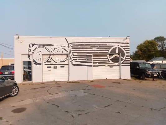 We do not only Mercedes, we do every brand and classic cars! - Yes we work on everything with 2,3 and 4 wheels, your daily driver, your hobby and grandma's classic!