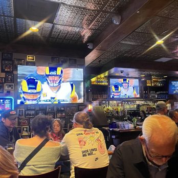 Lucky Beaver Bar & Burger - Sports Bars Near Me - Stateline, Nevada