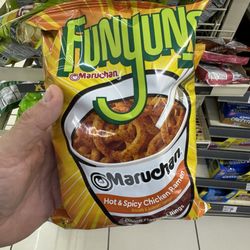 7-Eleven - Let's give it a try.. Hot & Spicy Chicken Ramen Funyuns