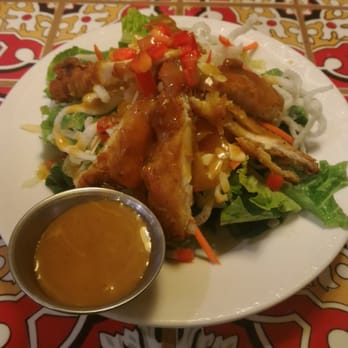 Chili's Bar and Grill - Chili's Megamall Crispy Chicken Salad - Bars Near Me - Mandaluyong, NCR