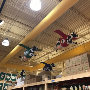 Stew Leonard's - Flying cows - Bakeries Near Me - East Meadow, New York