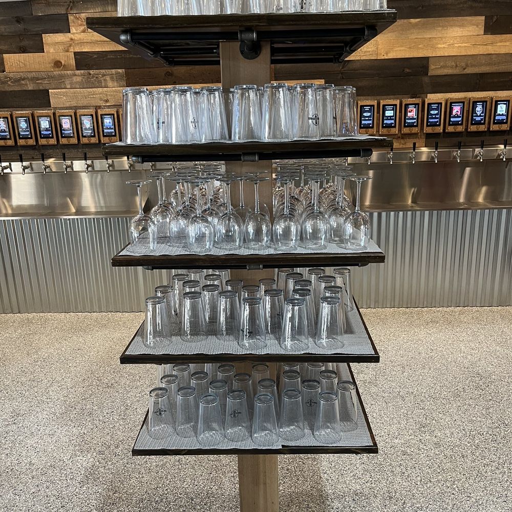 Geneva Taphouse - Glassware options - Beer Bar Near Me - Lake Geneva, Wisconsin