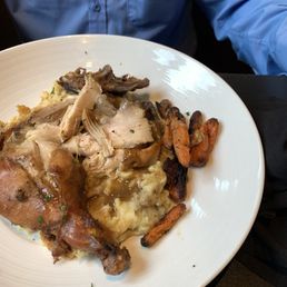 Stout chicken with mashed potatoes and carrots Stout chicken with mashed potatoes and carrots