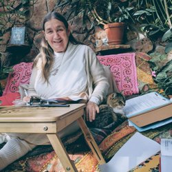 Alandi Ashram, Ayurveda Clinic and Gurukula - Ma in the Healing Room