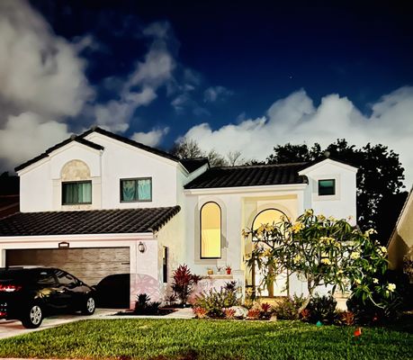 Storm Proof Roofing Logo