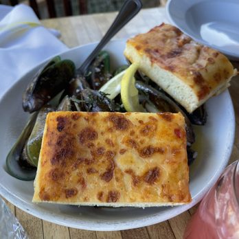 Hideaway House - Muscles in Lemon Garlic wine sauce - Pizza Near Me - Sedona, Arizona Hideaway House - Muscles in Lemon Garlic wine sauce - Pizza Near Me - Sedona, Arizona