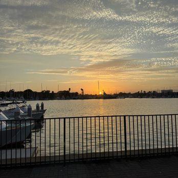 Whiskey Red's - Whiskey Reds Sunset View - New American Near Me - Marina Del Rey, California Whiskey Red's - Whiskey Reds Sunset View - New American Near Me - Marina Del Rey, California