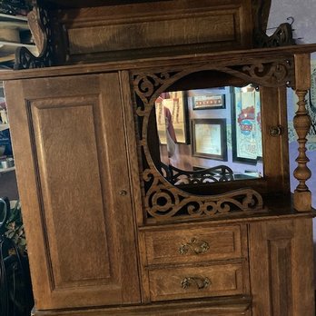 Around the Clock Movers - Out in the middle of a messy room, but still gorgeous. ;-)  You can see the fragile woodworking we wanted protected. - Movers Near Me - Aurora, Colorado