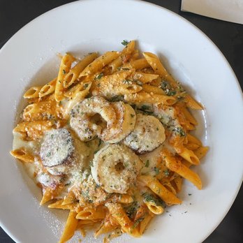 Kula Bistro - Creamy Vodka Pomodoro with Jumbo Scallops, Shrimp & Spinach - Italian Near Me - Kula, Hawaii