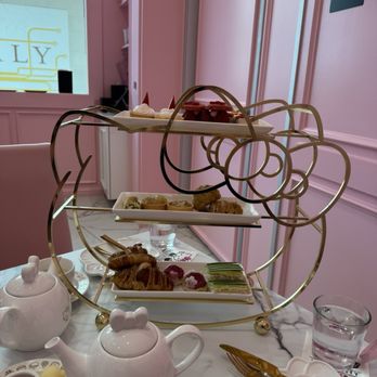 Hello Kitty Cafe - Themed Cafes Near Me - Santa Clara, California