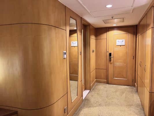 Makati Shangri-La by null