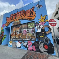 Haus of Treasures - Front of store