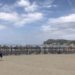 Paguera Tora Beach - Ein großflächiger und sauberer Strand mit schönem Blick aufs Meer. Large and clean beach with beautiful view over the sea.