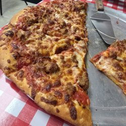 Gary’s Maka Mia Pizza And Ice Cream Parlour - 14" Xtra cheese, pepperoni, sausage and bacon.