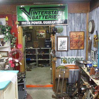 Three Mile Antique Mall - Going from room to room - Antiques Near Me - Bonners Ferry, Idaho
