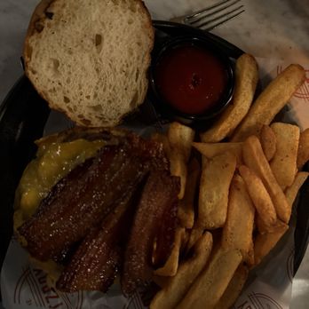 The Fitzroy - Wagyu Burger - Gastropubs Near Me - Savannah, Georgia