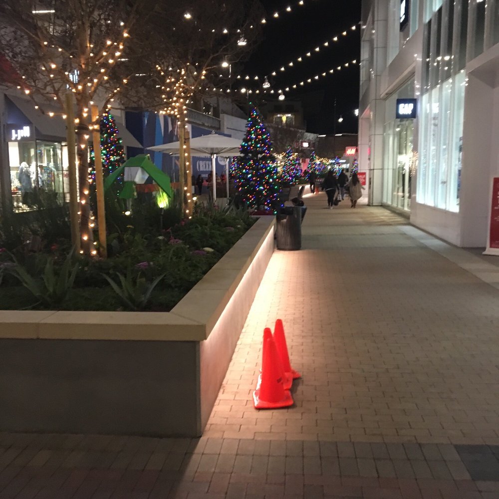 Broadway Plaza - Lights - Shopping Centers Near Me - Walnut Creek, California Broadway Plaza - Lights - Shopping Centers Near Me - Walnut Creek, California