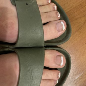 Nail Bar - Mountain View - Uneven across the toes, very thick line and weird bridge shape with a square toe and rounded polish. - Nail Salons Near Me - Mountain View, California