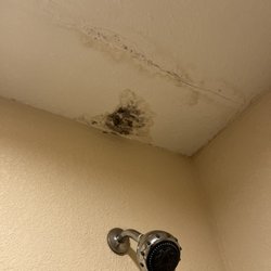 Days Inn by Wyndham Charleston - Restroom mold