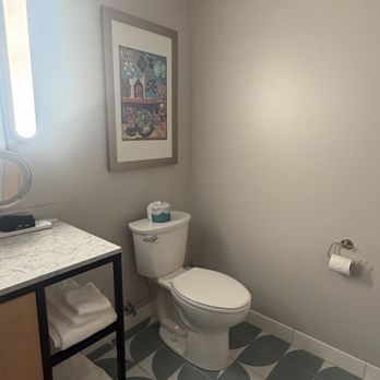 Hotel Verdant - Hotels Near Me - Racine, Wisconsin