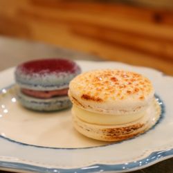 Tada Coffee & Dessert - Creme Brûlée Macaron @tiffhuangry