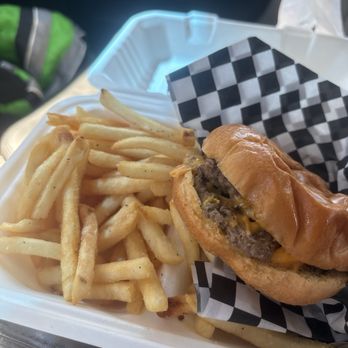 Bun N Run Burger - Burgers Near Me - Ferndale, Michigan
