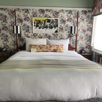White Swan Inn - Our delux king bed - Hotels Near Me - San Francisco, California White Swan Inn - Our delux king bed - Hotels Near Me - San Francisco, California