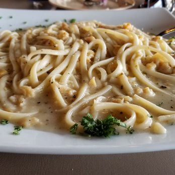 Francesco's - Clams and Linguini with white cream sauce - Italian Near Me - Claremore, Oklahoma Francesco's - Clams and Linguini with white cream sauce - Italian Near Me - Claremore, Oklahoma