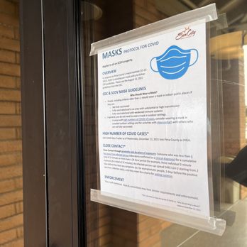The Views Restaurant - Mask regulations on front door (masks provided) - American Near Me - Oro Valley, Arizona The Views Restaurant - Mask regulations on front door (masks provided) - American Near Me - Oro Valley, Arizona