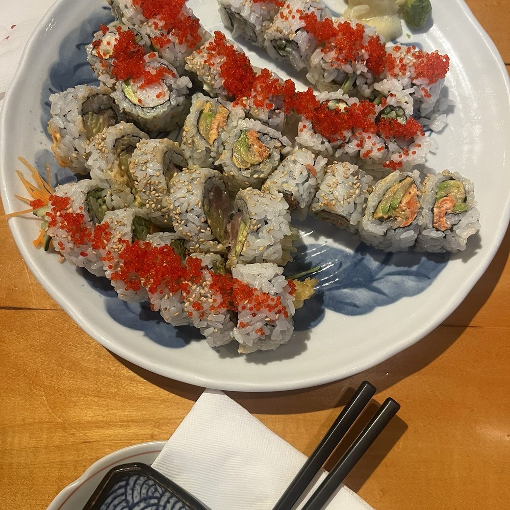 5 sushi rolls: scallop and spicy ones were our favorite!
