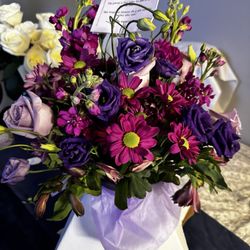 Agape Flowers & Gifts - Lovely Lavender (Deluxe)