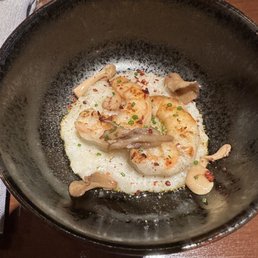 Shrimp and polenta with mushrooms